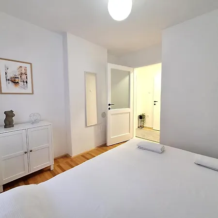 Apartment Dina *